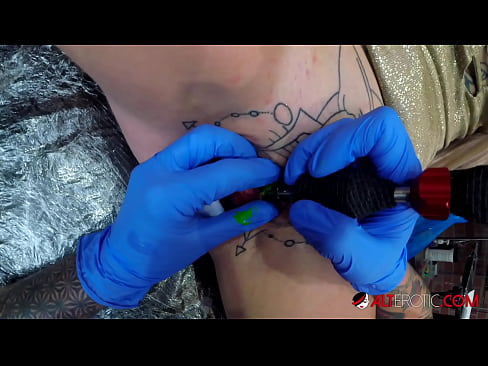 ❤️ Sully Savage, o bunăciune extrem de tatuată, și-a făcut un tatuaj pe clitorisul ei ️❌ at porn ro.befuck-net.ru ❤
